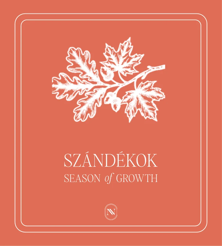 A Szándékok pakli borítója: fehér tölgylevél és makk rajz korallpiros alapon, Season of Growth felirattal